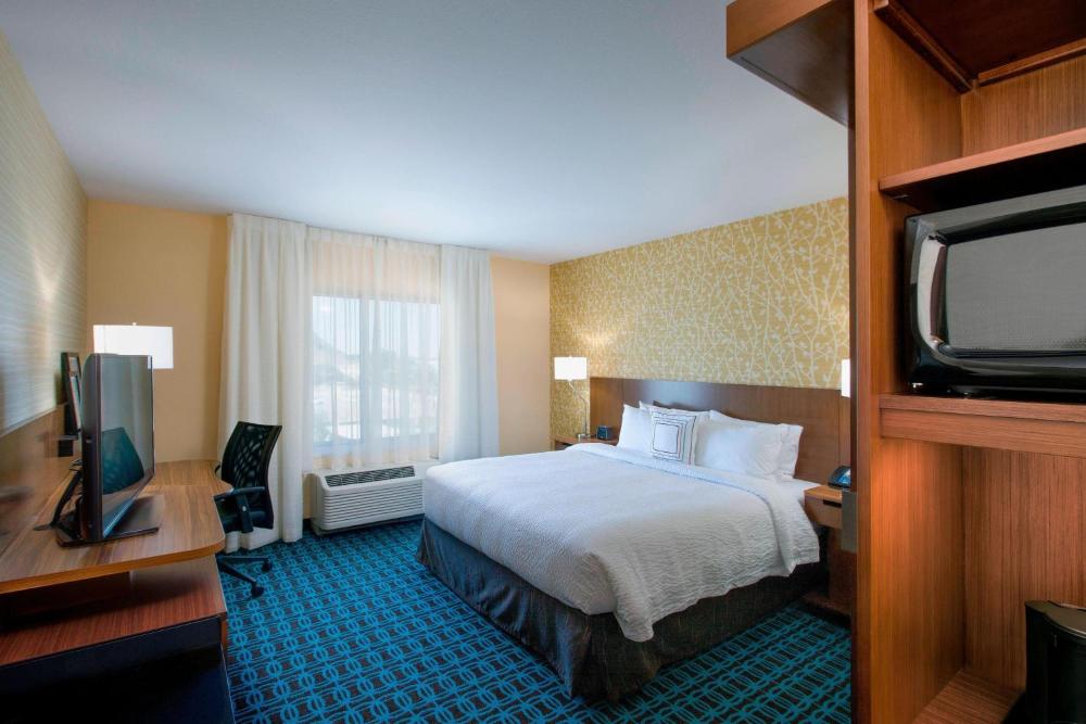 King Room with Roll-In Shower - Mobility Access/Communication Assistance interior